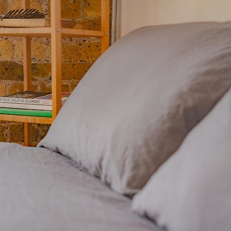 Loft Style Apartment Near O2, Abba Voyage, Excel Londra Dış mekan fotoğraf
