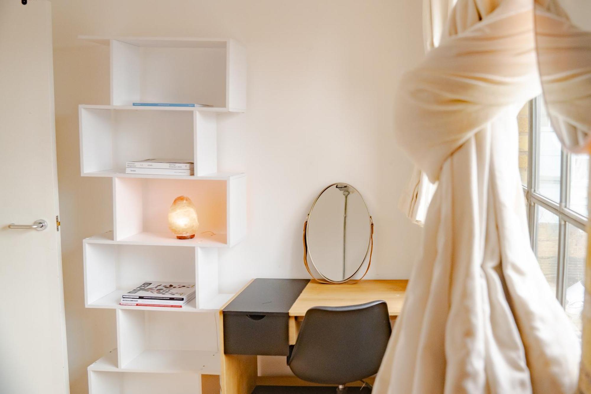 Loft Style Apartment Near O2, Abba Voyage, Excel Londra Dış mekan fotoğraf