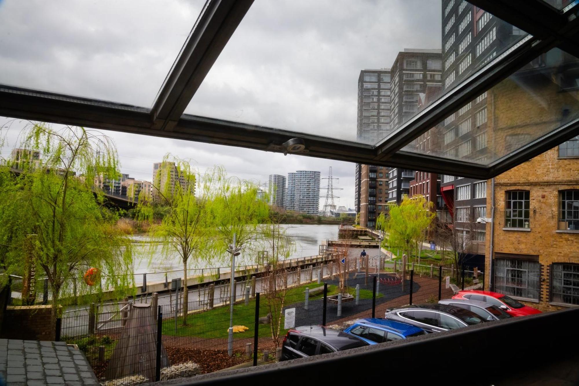 Loft Style Apartment Near O2, Abba Voyage, Excel Londra Dış mekan fotoğraf